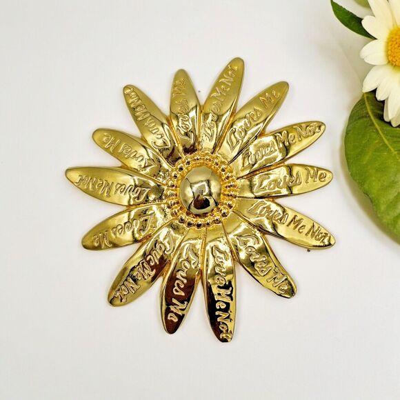 Daisy Flower Brooch Large Loves Me Loves Me Not Script Writing Floral Pin - Picture 9 of 9